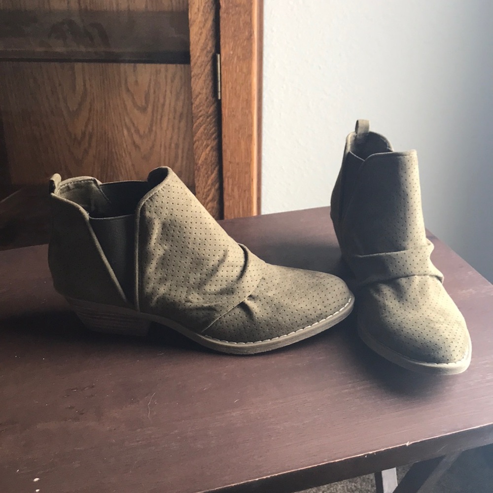 Ankle Boot - Picture 4 of 5